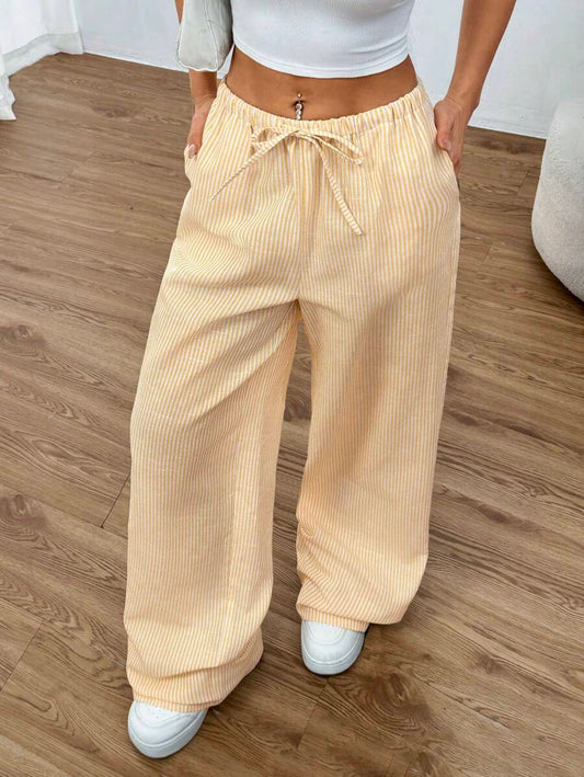 SHEIN EZwear Pantalones rectos de pierna suelta con cinturón a la cintura y diseño de rayas para mujer