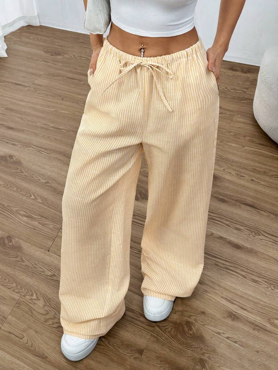 SHEIN EZwear Pantalones rectos de pierna suelta con cinturón a la cintura y diseño de rayas para mujer