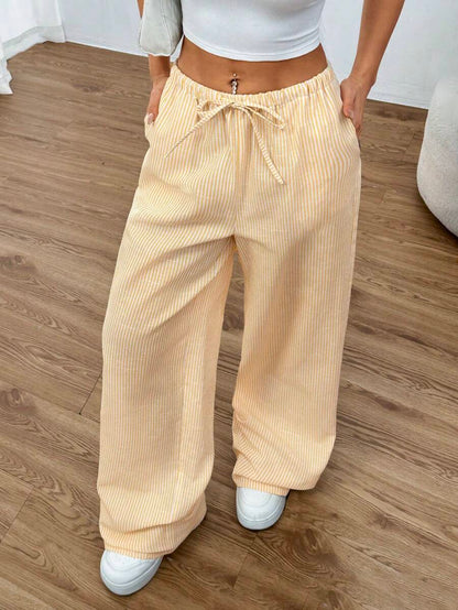 SHEIN EZwear Pantalones rectos de pierna suelta con cinturón a la cintura y diseño de rayas para mujer