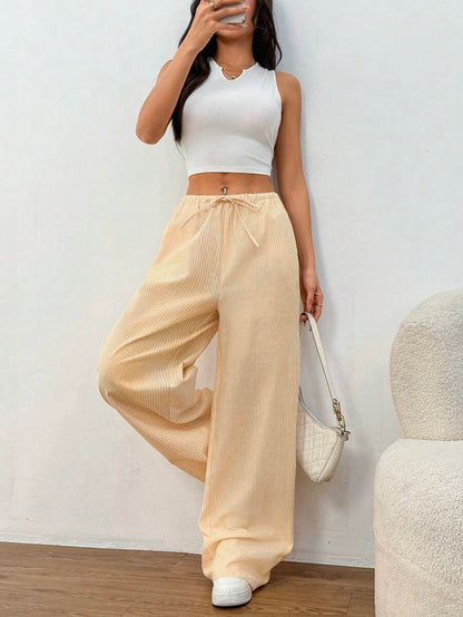 SHEIN EZwear Pantalones rectos de pierna suelta con cinturón a la cintura y diseño de rayas para mujer