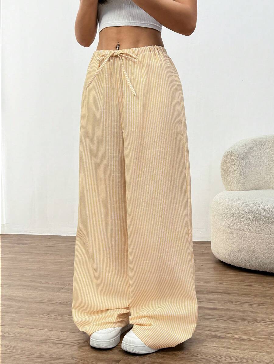 SHEIN EZwear Pantalones rectos de pierna suelta con cinturón a la cintura y diseño de rayas para mujer