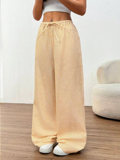 SHEIN EZwear Pantalones rectos de pierna suelta con cinturón a la cintura y diseño de rayas para mujer