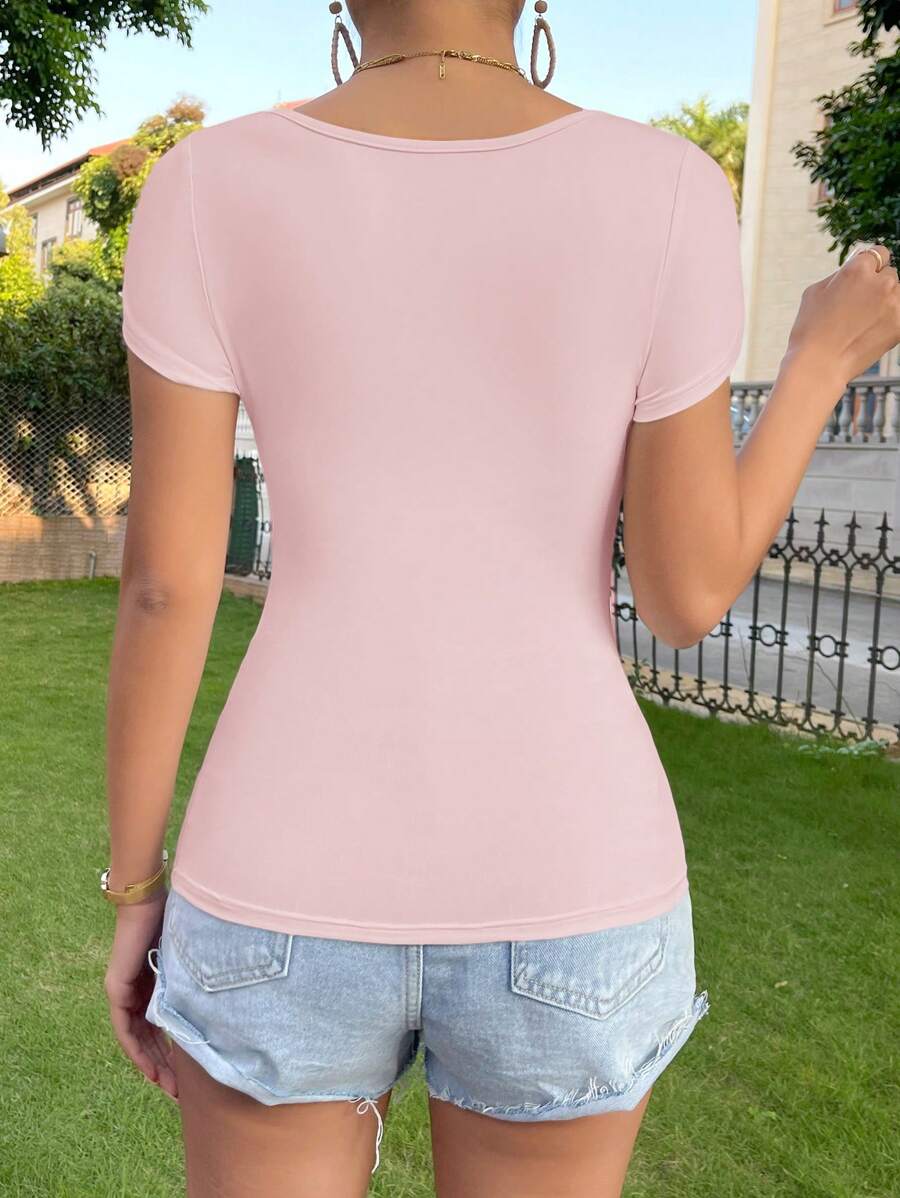SHEIN Essnce Camiseta de manga corta de cuello cuadrado en color liso para el verano