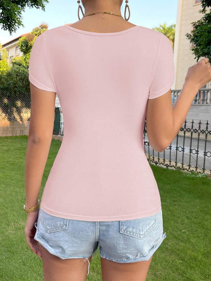 SHEIN Essnce Camiseta de manga corta de cuello cuadrado en color liso para el verano