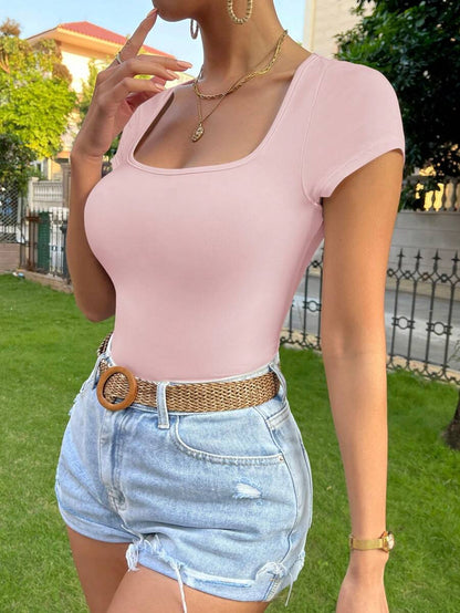 SHEIN Essnce Camiseta de manga corta de cuello cuadrado en color liso para el verano