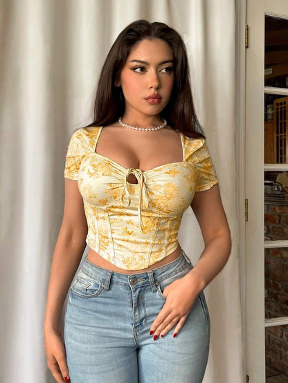 Firerie Camiseta corta de mujer con cierre de cordón en la cintura, ajuste slim y estampado floral